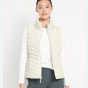 Women’s Old Navy Active Cream Puffer Vest Size Small